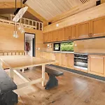 Дом отдыха 4 Bedroom Stunning In *