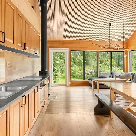 4 Bedroom Stunning In Dom wakacyjny Hjelmeland