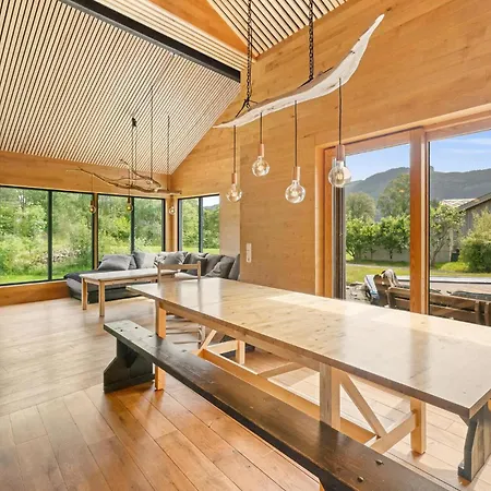 4 Bedroom Stunning In *