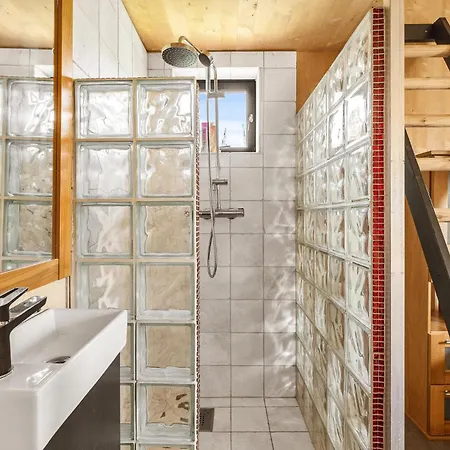 4 Bedroom Stunning In Ferienhaus *