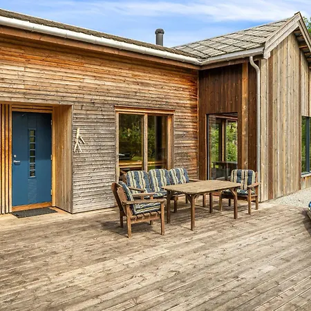 4 Bedroom Stunning In Hjelmeland