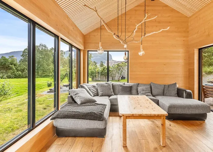 4 Bedroom Stunning In Hjelmeland