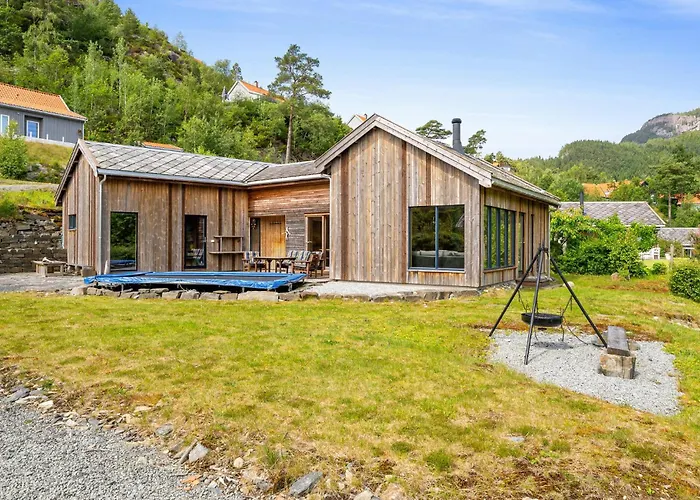 4 Bedroom Stunning In Hébergement de vacances Hjelmeland