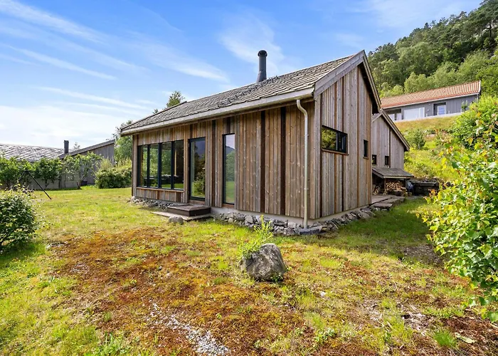 Hébergement de vacances 4 Bedroom Stunning In *