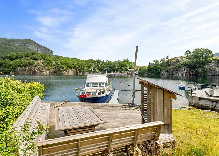 Hébergement de vacances 4 Bedroom Stunning In *