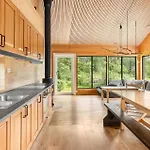 4 Bedroom Stunning In Casa de Férias Hjelmeland