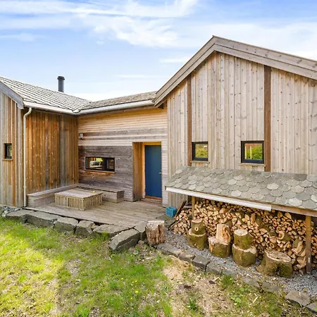 Semesterbostad 4 Bedroom Stunning In Hjelmeland