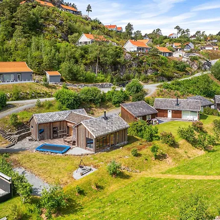 Ferienhaus 4 Bedroom Stunning In Hjelmeland