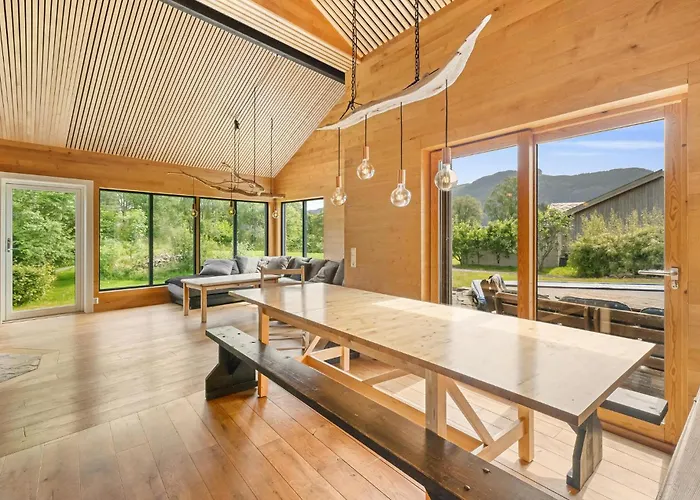 4 Bedroom Stunning In *