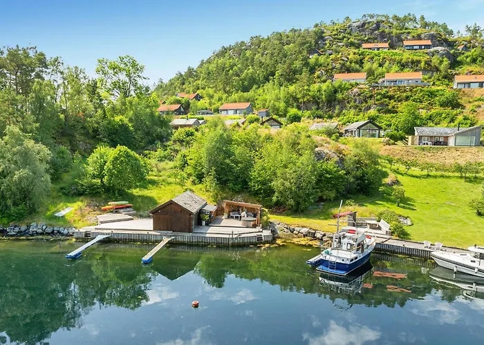 Ferienhaus 4 Bedroom Stunning In Hjelmeland