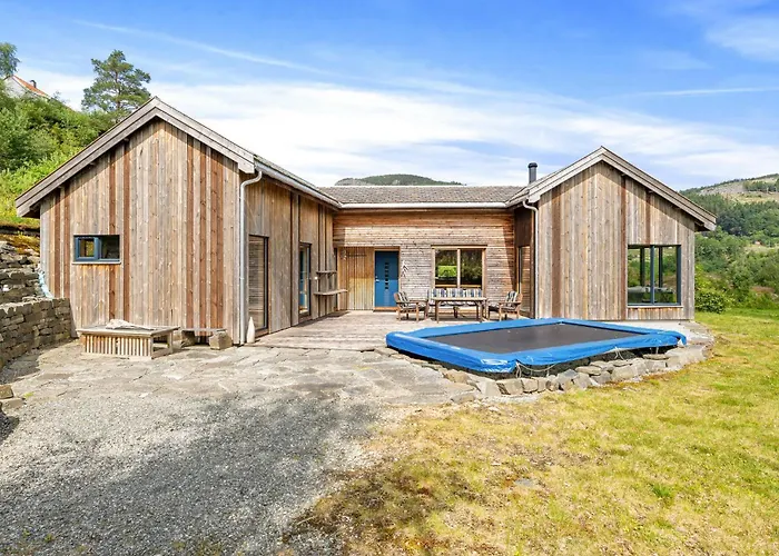 4 Bedroom Stunning In Hjelmeland