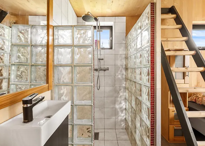 4 Bedroom Stunning In Ferienhaus *
