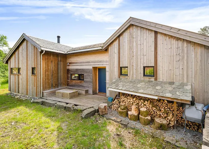 Ferienhaus 4 Bedroom Stunning In Hjelmeland