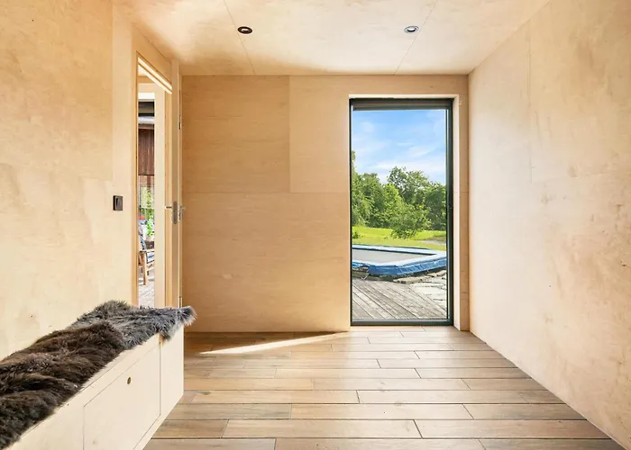 4 Bedroom Stunning In Ferienhaus *
