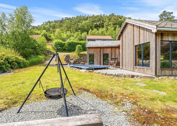 Ferienhaus 4 Bedroom Stunning In