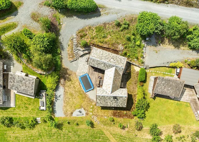 4 Bedroom Stunning In Ferienhaus Hjelmeland