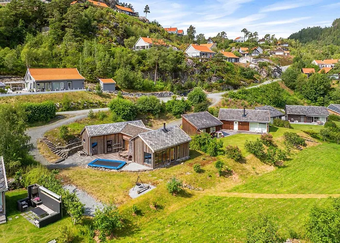 Ferienhaus 4 Bedroom Stunning In Hjelmeland